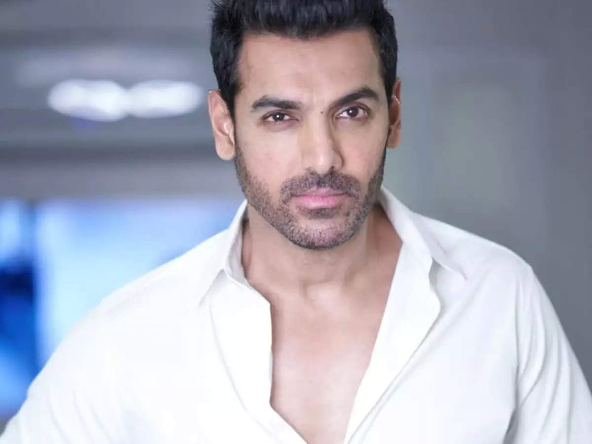 john abraham,ott,bollywood,john abraham biggest controversies  ఎప్పుడూ వివాదాస్పదమేనా జాన్ 