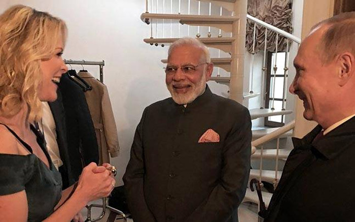 journalist kelly,prime minister modi,russia tour,narendra modi  జర్నలిస్ట్‌ కెల్లీపై జోక్స్‌ వేస్తున్నారు..!