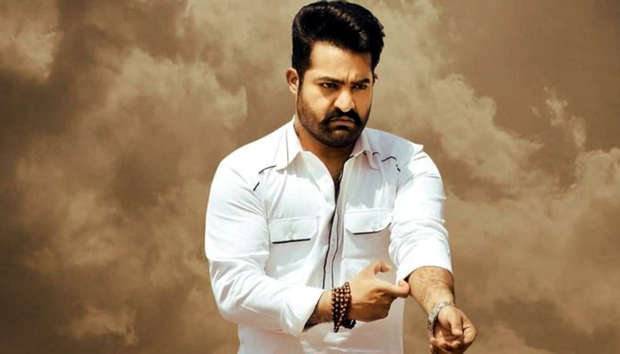 jr ntr,political entry,trivikram,trivikram-ntr movie,delhi  ఎన్టీఆర్ రాజకీయాల్లోకి ఎంట్రీ ఇచ్చేస్తున్నాడుగా!