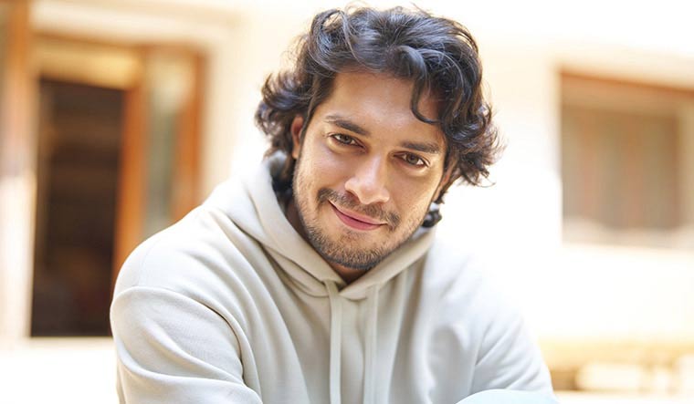 junaid khan  వార‌సుడి స‌ర‌స‌న అంతా స్టార్ భామ‌లే!