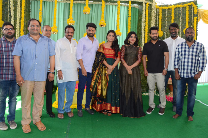 kalyan ram,east coast productions,jr ntr,hari krishna,naa nuvve,mahesh koneru  ఎన్టీఆర్ క్లాప్ తో క‌ల్యాణ్ రామ్ మరో మూవీ..!