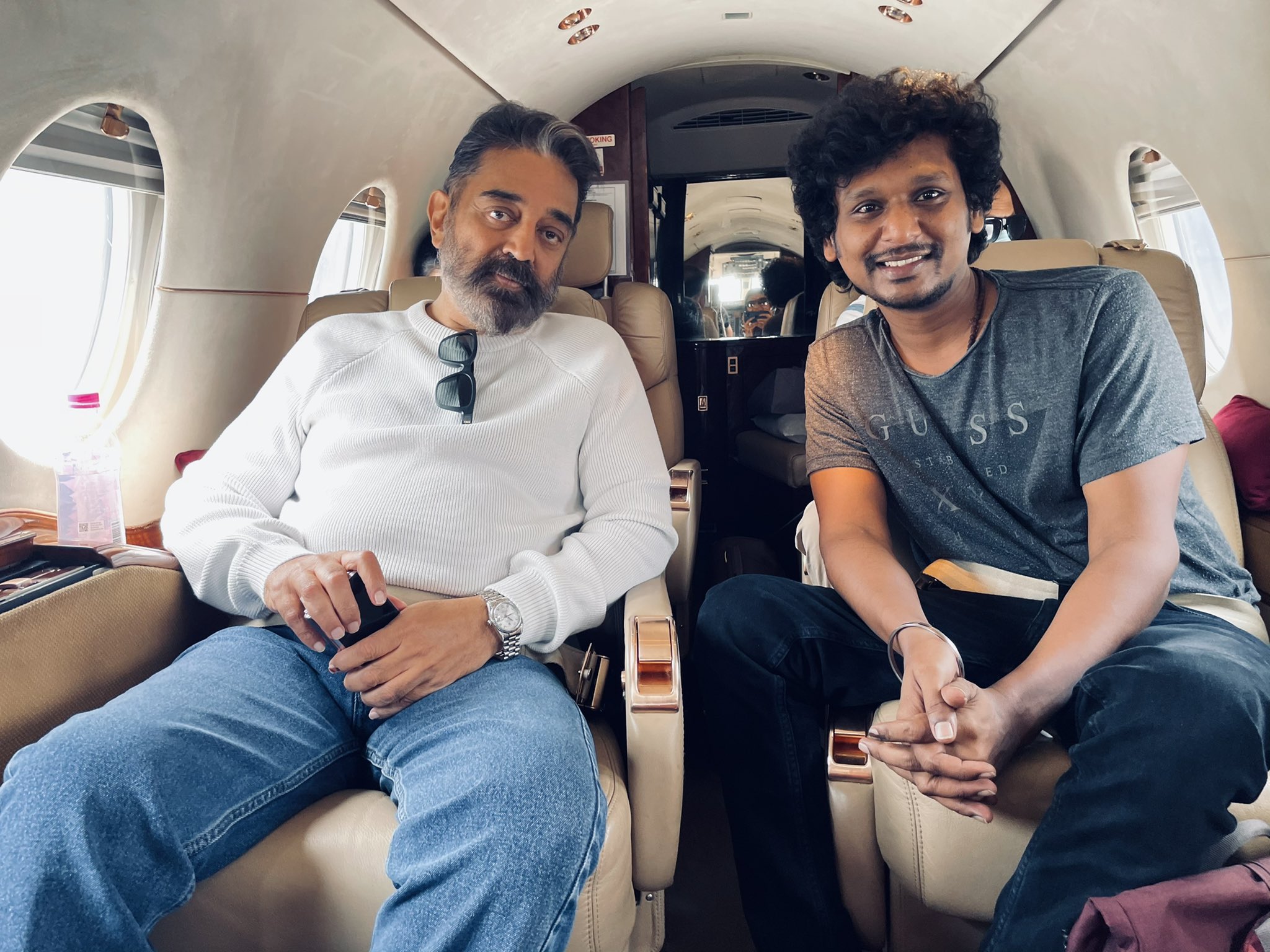 kamal haasan with director lokesh kanagaraj,kamal haasan latest movie vikram,kamal haasan back to shoot,makkal needi maiam party founder kamal haasan  ఇక రాజకీయం పక్కనెట్టి పనిలో పడినట్టే.!