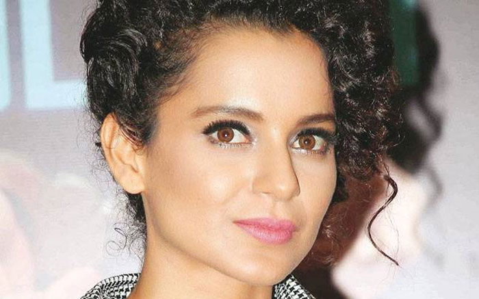 kangana ranaut,bollywood,speak,life in an award show  కంగనా.. ఎవరిపై ఈ 'ఫిట్‌ టు ఫైట్‌'..?