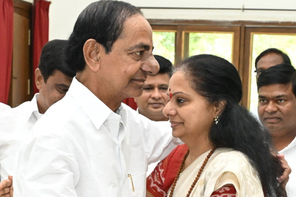 kavitha  కేసీఆర్ ని ఢీ కొట్టే సత్తా ఉందా 