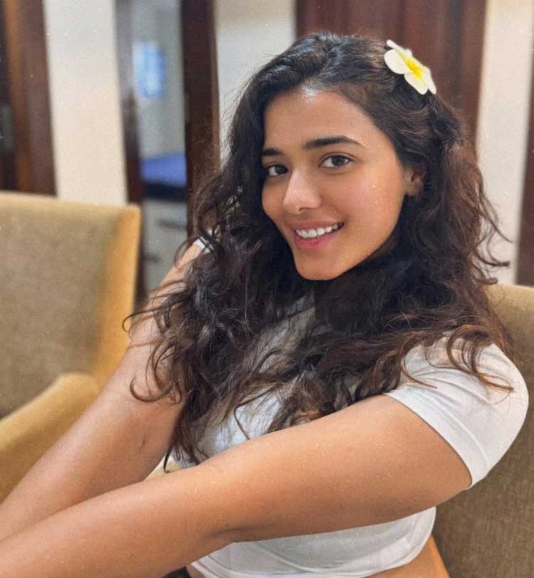 ketika sharma  ఫైనల్ గా పాపకు హిట్ పడింది