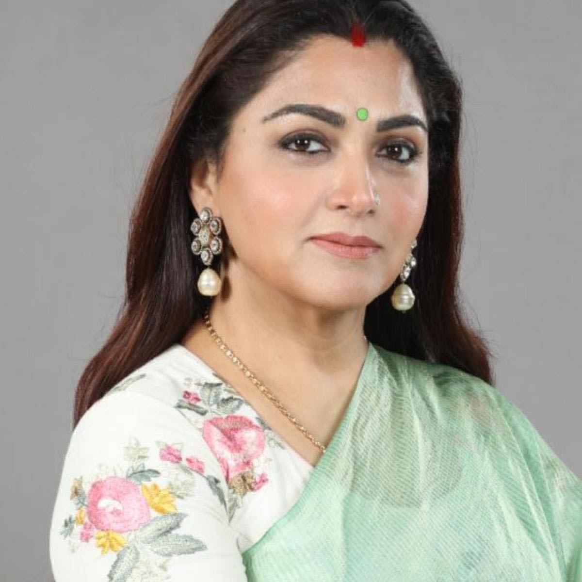 khushbu  ట్రోల్‌పై నటి కౌంట‌ర్!