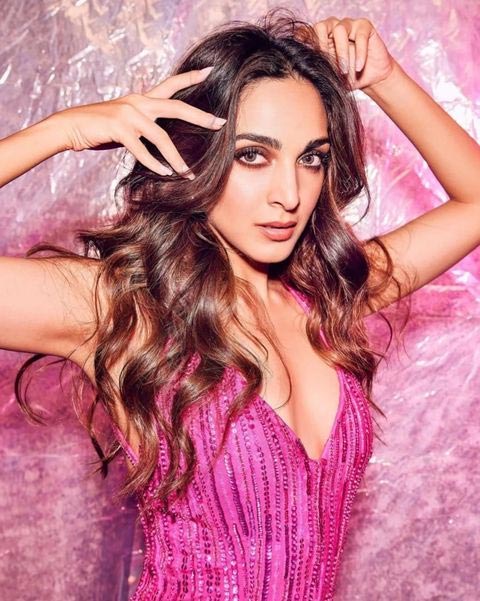 kiara advani  పెళ్లి తర్వాత మరింత గ్లామర్ గా కియారా 