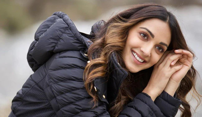 kiara advani,kiara,kiara advani news,rc15,ram charan - kiara advani combo,director shanakr,kiara raises remuneration for rc15  RC15 కోసం భారీగా పారితోషకం పెంచేసింది