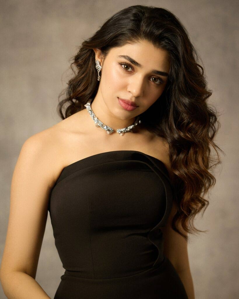 krithi shetty  కృతి హోప్స్ అన్ని ఆ డైరెక్టర్ పైనే 