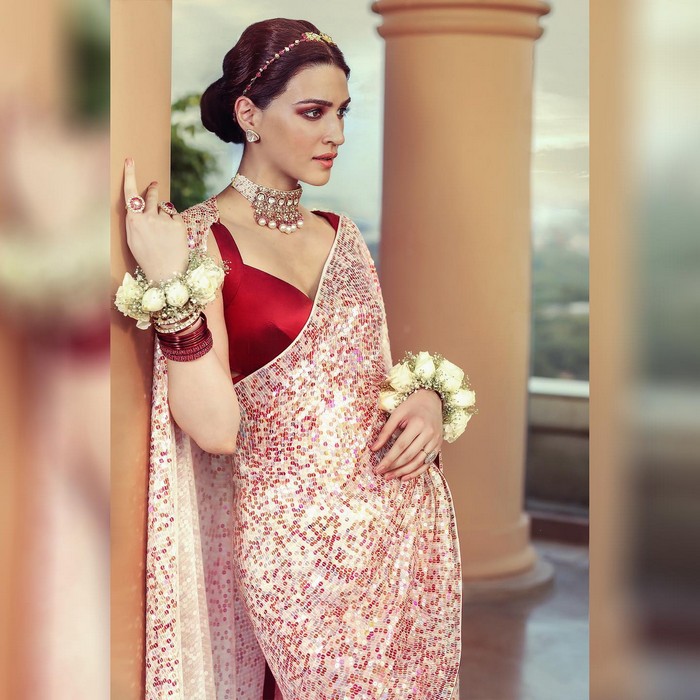 kriti sanon,enchanting bride,traditional wear,manish malhotra