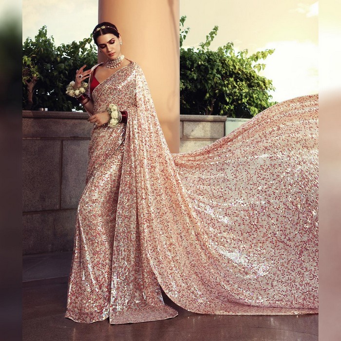 kriti sanon,enchanting bride,traditional wear,manish malhotra