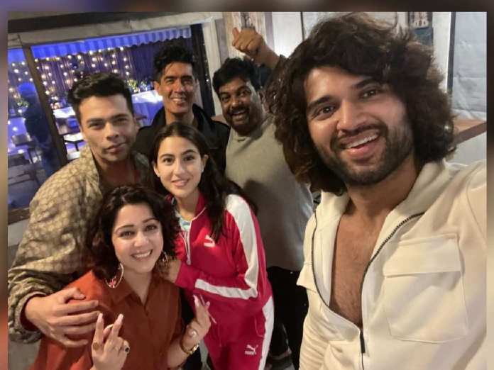 vijay deverakonda,sara ali khan,ananya panday,karan johar,puri jagannadh,manish malhotra,charmee,chamri,party mood,vijay,b-town stars  వైరల్: దేవరకొండ తో సారా అలీఖాన్ 