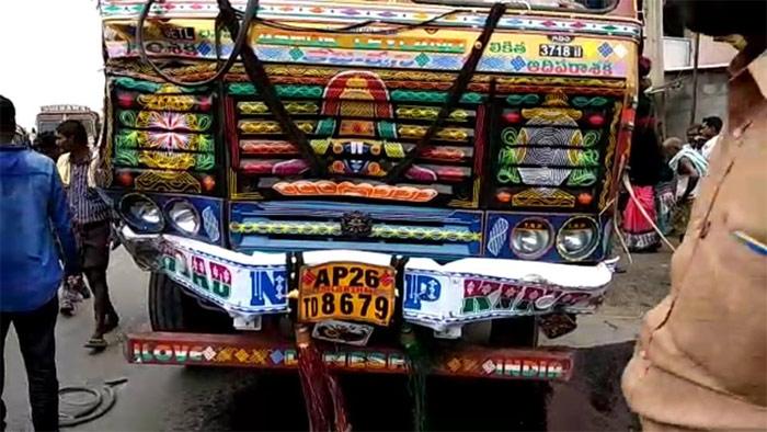 yerpedu,yerpedu accident,chittoor,lorry accident  ఏర్పేడు నేర్పే పాఠాలేమిటి...? 
