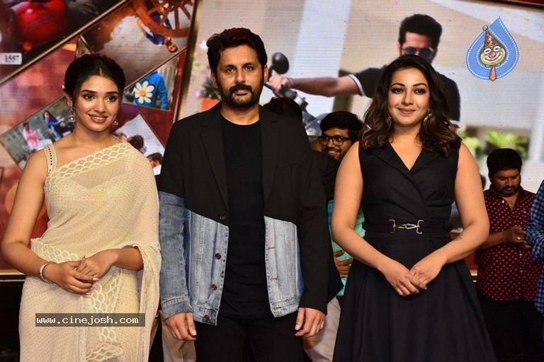 nithin,macherla niyojaka vargam,nithin macherla niyojaka vargam movie,nithin macherla niyojaka vargam trailer launch  మాచర్ల నియోజకవర్గం ట్రైలర్ లాంచ్ ఈవెంట్