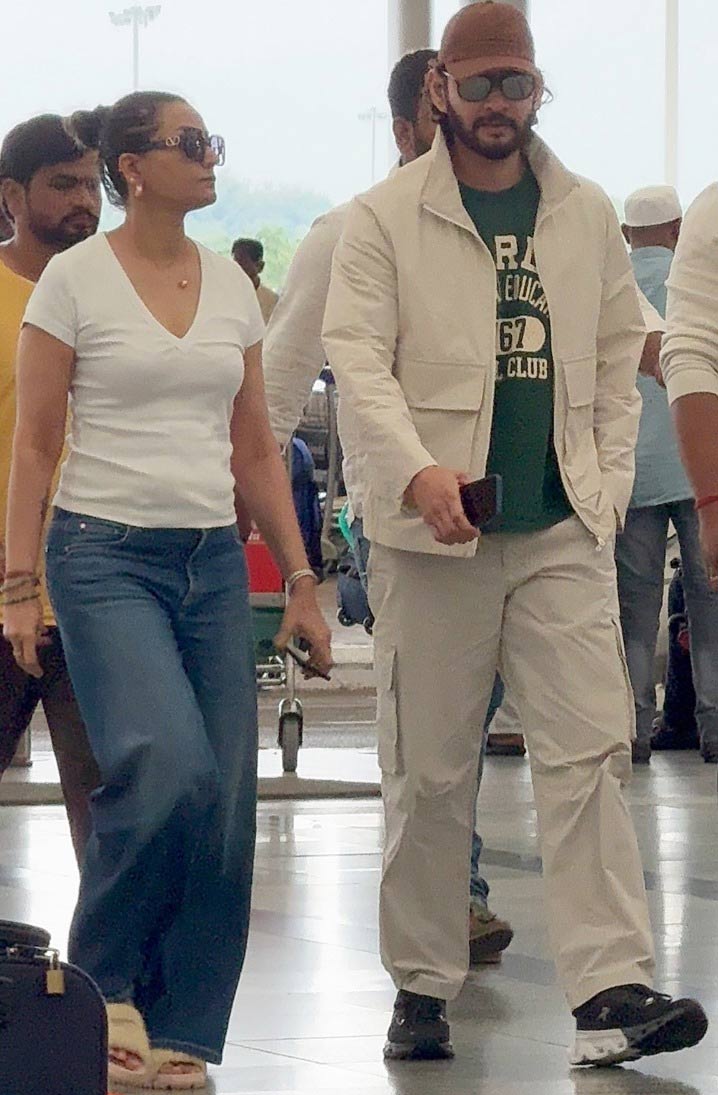 namrata  మహేష్ కి సెండాఫ్ ఇచ్చిన నమ్రత-సితార 