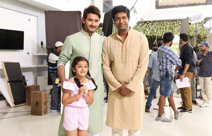 mahesh babu,abhi bus,vennela kishore,sitara,mahesh babu latest look  మహేష్‌ బాబు లుక్‌ అదిరింది..! 