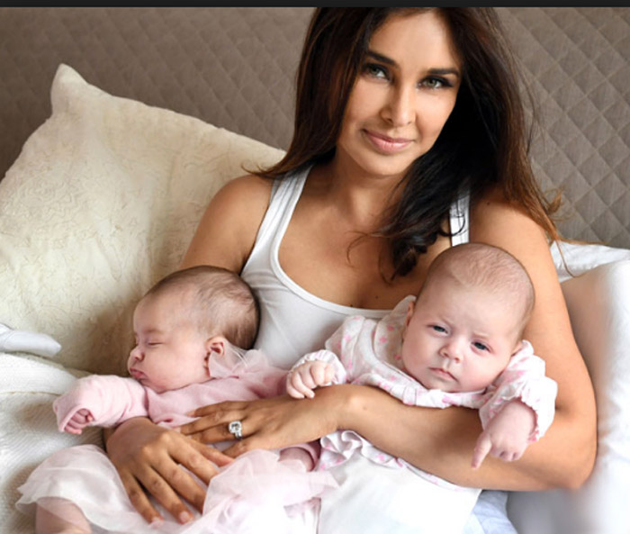 mahesh babu,actress,lisa ray,welcomes,twins,via surrogacy  మహేష్‌ హీరోయిన్‌కి ఇద్దరు కవల పిల్లలు