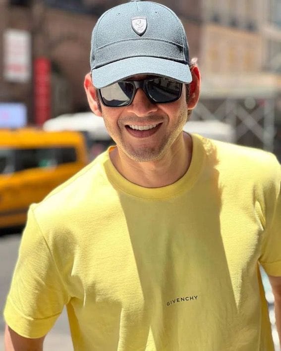 ssmb28:,mahesh  SSMB28 షూట్ కి బ్రేక్ ఇచ్చేసిన మహేష్ 