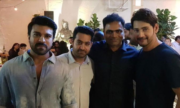 mahesh,jr ntr,ram charan,vamsi paidipalli birthday party,super stars  ఫొటో టాక్: హీరోలంటే వీల్లేరా..!!