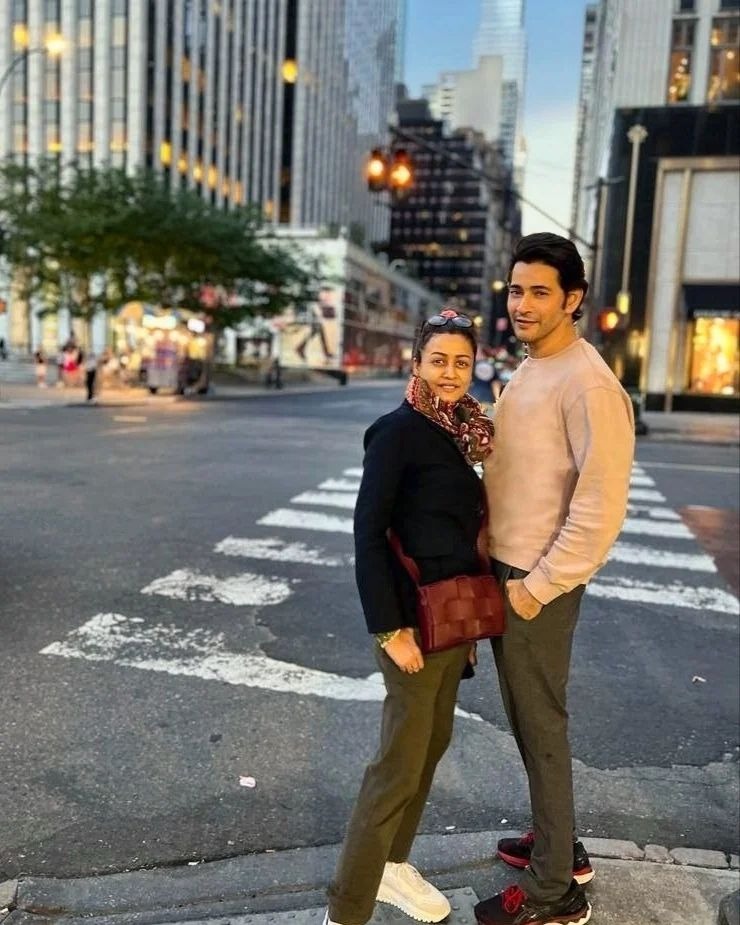 mahesh,namrata,new york,mahesh family,goutham,sitara  మహేష్ ఎంత రొమాంటిక్ అండి