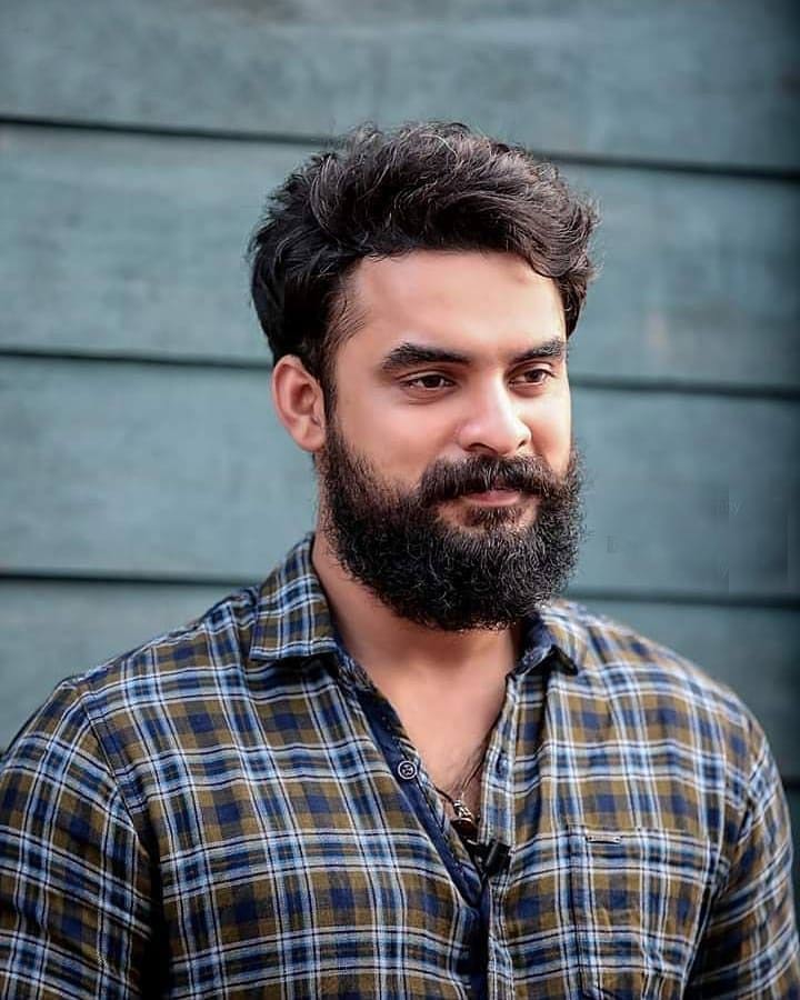tovino thoma  NTRNeel మూవీ నుంచి తప్పుకున్న స్టార్ హీరో 