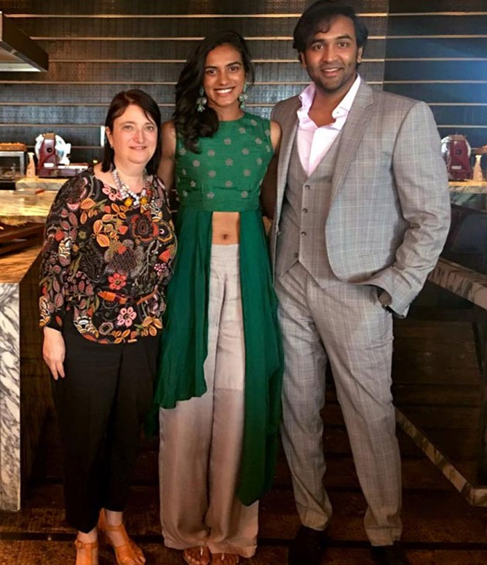 manchu vishnu,paid,pv sindhu,hotel bill  సీక్రెట్‌గా పీవీ సింధు హోటల్‌ బిల్లు కట్టిన మంచు హీరో