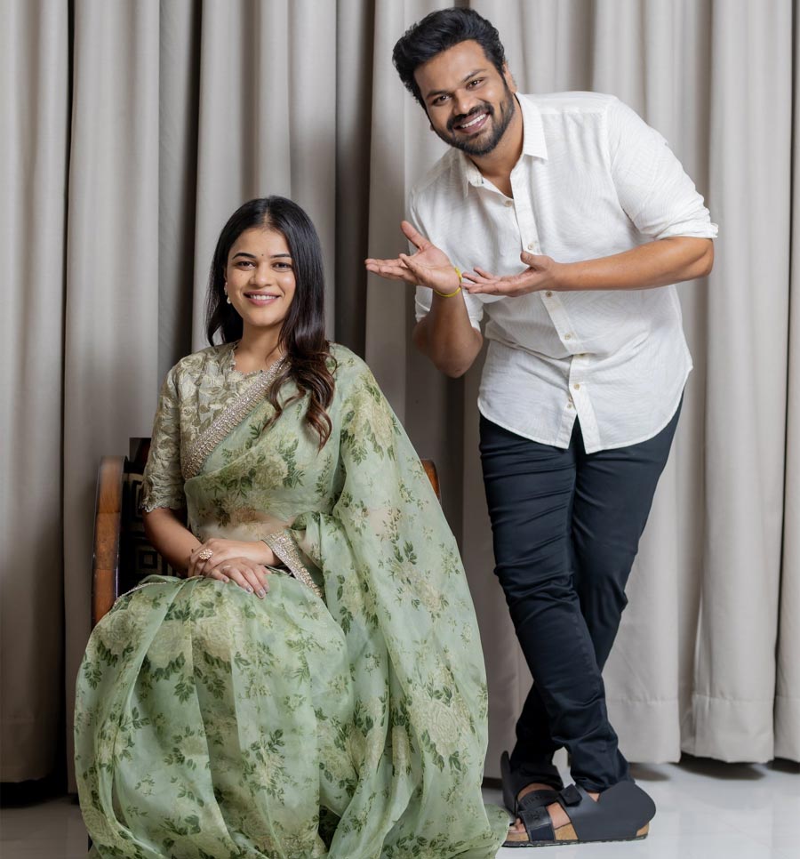 manchu manoj,mounika,vennela kishore  అమ్మ, అక్కకి రుణపడిపోయా అంటున్న మనోజ్