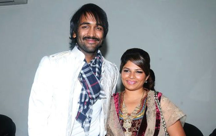 manchu vishnu,dedicated,special gift,wife,viranica,aay song  భార్యకి మంచు విష్ణు ఇచ్చిన గిఫ్ట్‌ అదిరింది! 