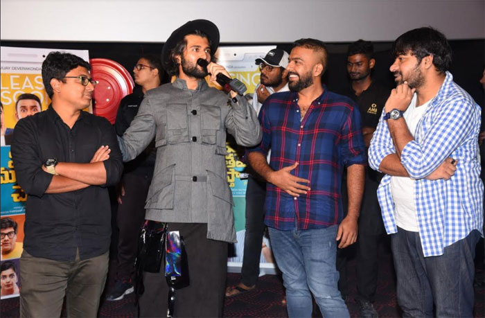 vijay deverakonda,fans,200,meeku maathrame cheptha,promotional,song,released  200 మంది విజయ్ దేవరకొండ ఫ్యాన్స్‌తో సాంగ్!