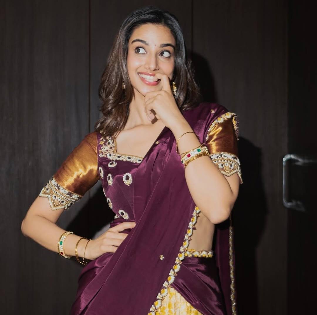 meenakshi chaudhary  బ్యాక్ టూ బ్యాక్ మీనాక్షి జెండా పాతేసేలా