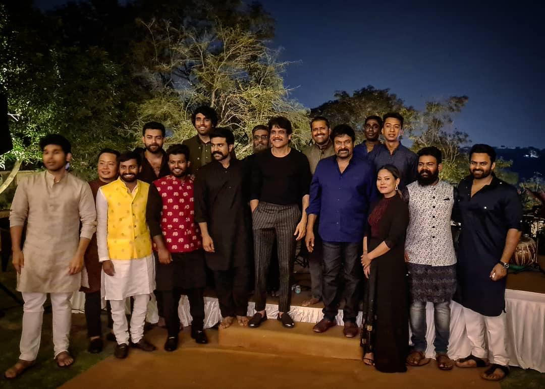 mega family,chiru,ram charan,allu arjun,nagarjuna,sankranthi celebrations  మెగా ఫ్యామిలీ గానభజానాలో నాగ్