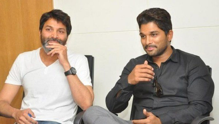 allu arjun,trivikram srinivas,aravinda sametha veera raghava,ntr  వీరరాఘవుడి కోసం ఈ మెగా హీరో వెయిటింగ్! 