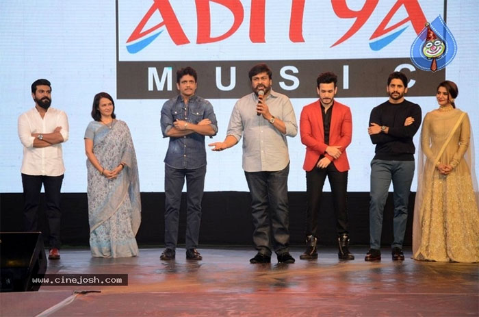 mega star chiranjeevi,hello movie,akkineni family,brother,nagarjuna,akhil,pre release event,hello  'హలో'కి, అక్కినేనికి ఉన్న సంబంధం అది: చిరు! 