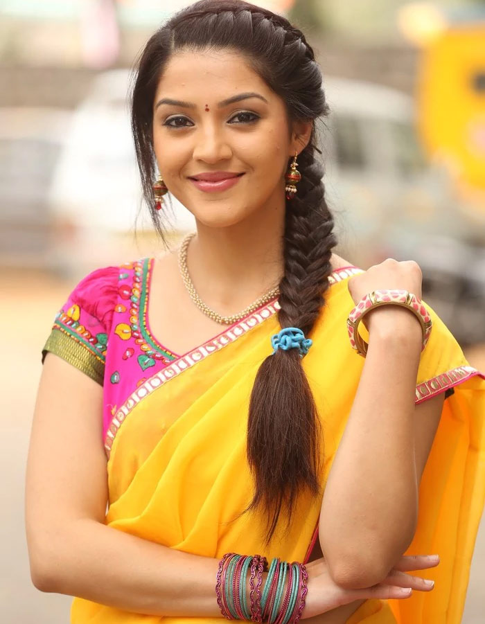 mehreen kaur pirzada,venkatesh,director teja,young heroine  వెంకీకి యంగ్ హీరోయిన్నా..!