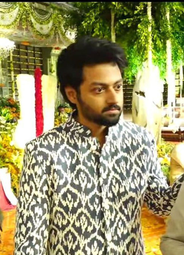 mokshagna  న్యూ లుక్ తో సర్ ప్రైజ్ చేసిన మోక్షజ్ఞ  