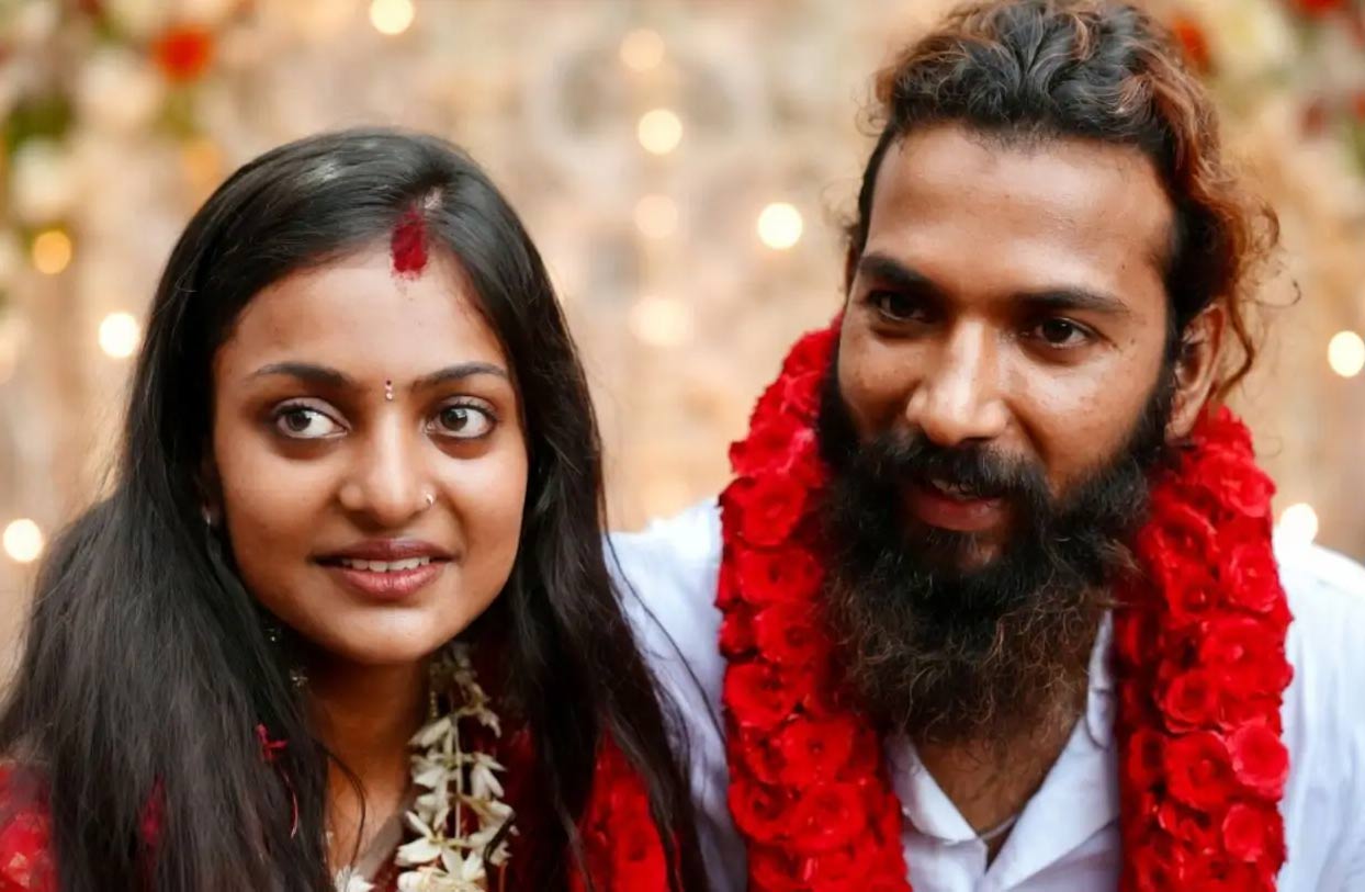 monalisa  మోనాలిసా పారిపోయిందంటూ భర్త వీడియో 