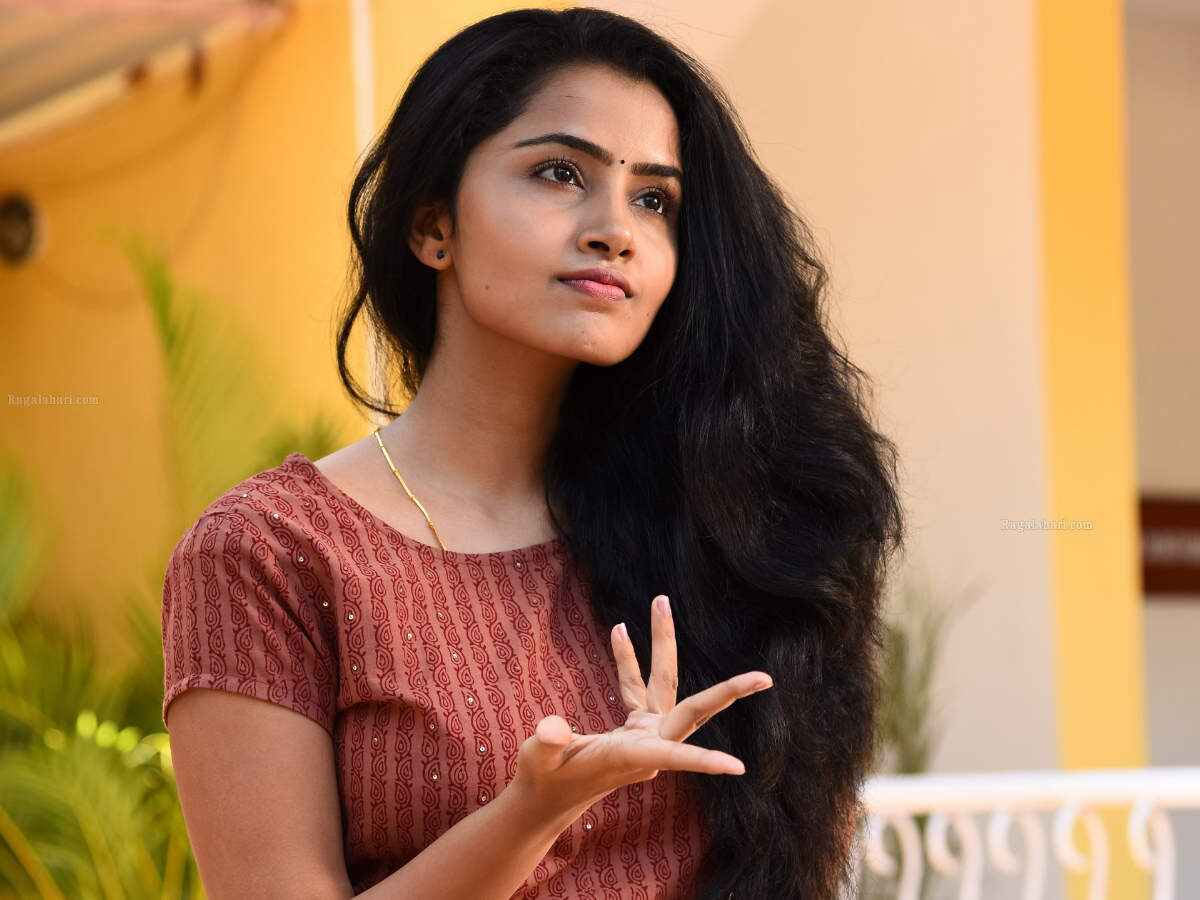 anupama parameswaran,actress anupama parameswaran,love affair,anupama mother,reacts,rumours  హీరోయిన్ లవ్ ఎఫ్ఫైర్ పై తల్లి ఫైర్ 