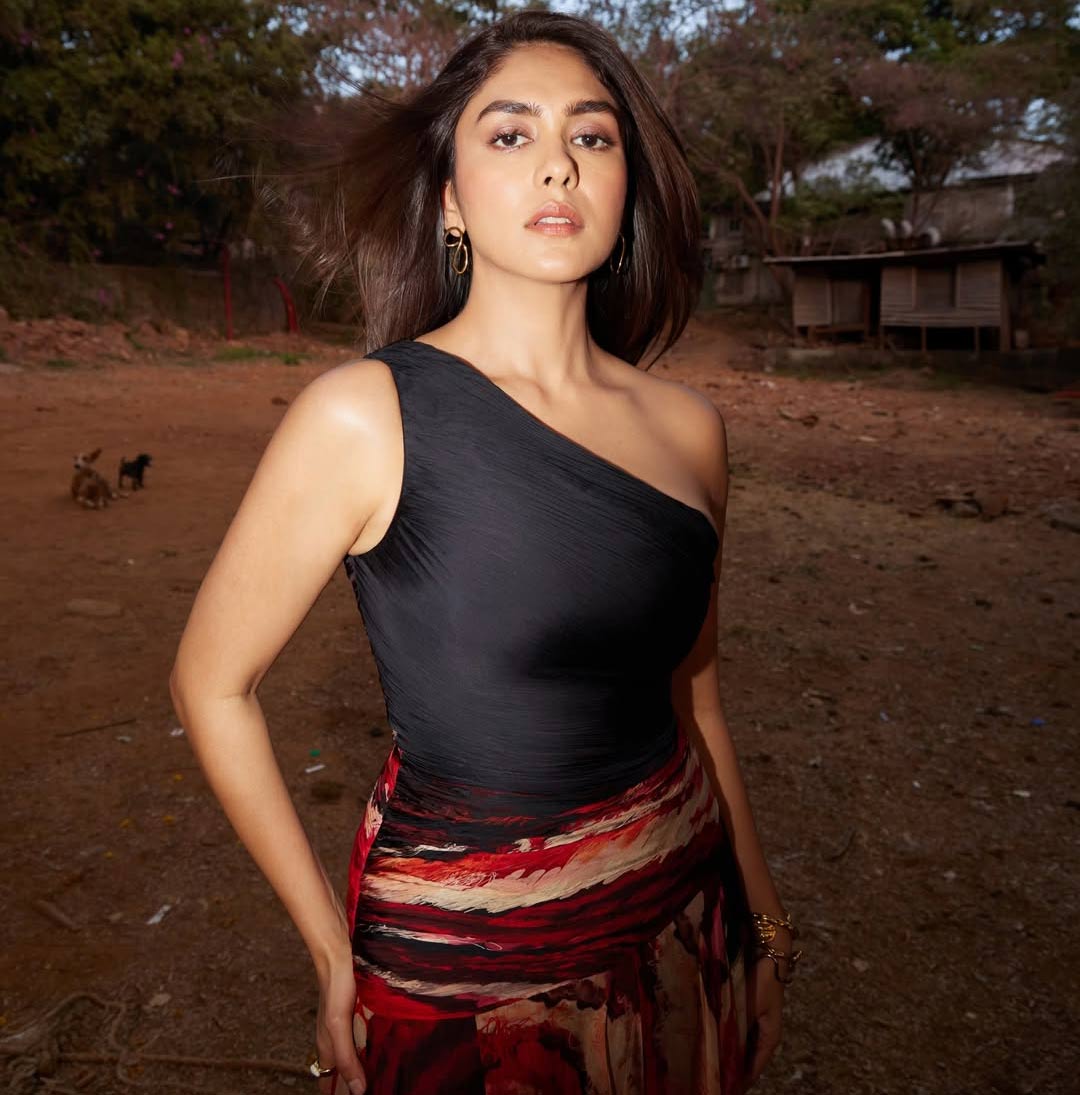 mrunal thakur  గొప్ప ఛాన్సే కానీ డైల‌మాలో మృణాల్