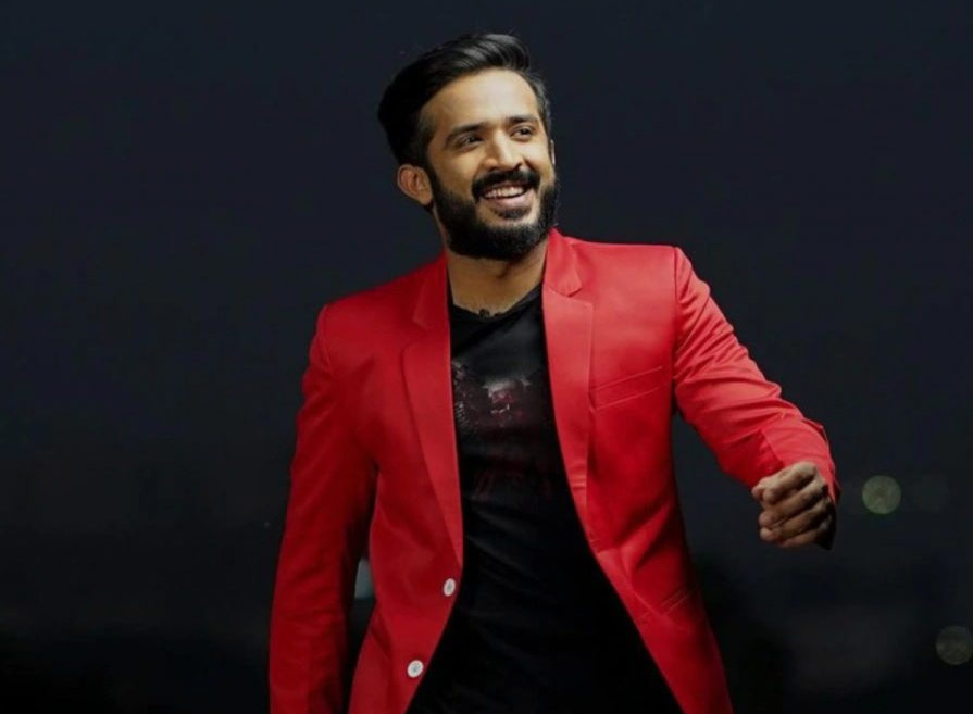 bigg boss,bigg boss buzz,anchor ravi,mumaith khan,bigg boss telugu ott,bigg boss ott  యాంకర్ రవికి బిగ్ బాస్ అలా న్యాయం చేసింది 