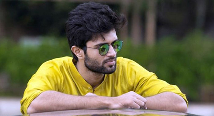 vijay devarakonda,rashmika,mythri movie makers,bumper offer  విజయ్ దేవరకొండకి అడ్వాన్సులే అడ్వాన్సులు!