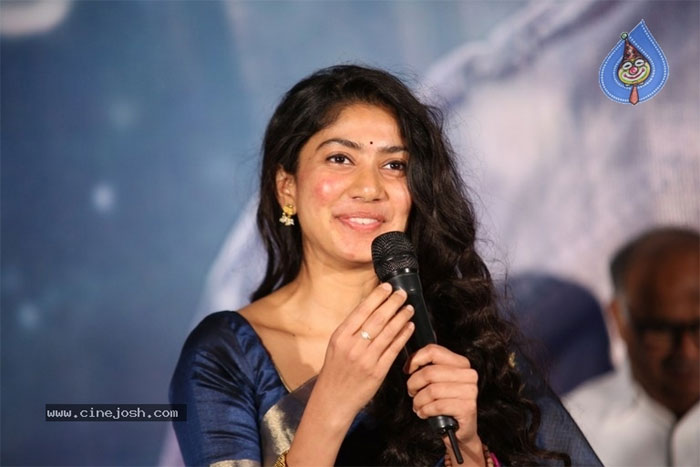 sai pallavi,naga shaurya,kanam movie,pre release,event  సాయి పల్లవి భలే కవర్ చేసింది..!!