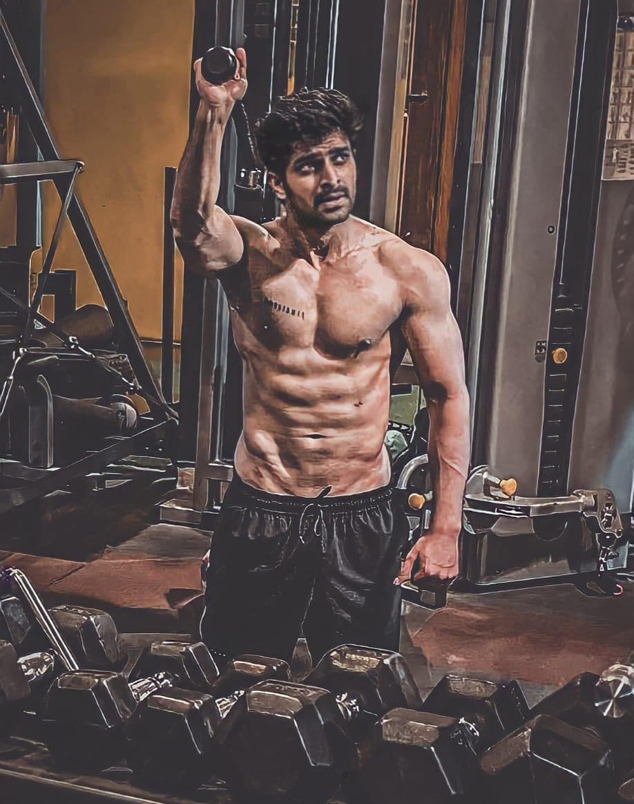 naga shaurya,hero naga shaurya,lakshya movie,varudu kavalenu movie,naga shaurya six pack makeover,naga shaurya six pack look  నాగ శౌర్య కొత్త లుక్: సూపర్ మేకోవర్ 