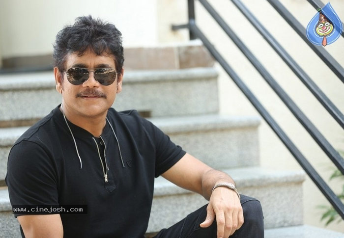 nagarjuna,devadas,akhil,bollywoood entry,karan johar  నాగార్జునకు హ్యాట్సాఫ్‌ చెప్పాల్సిందే..! 