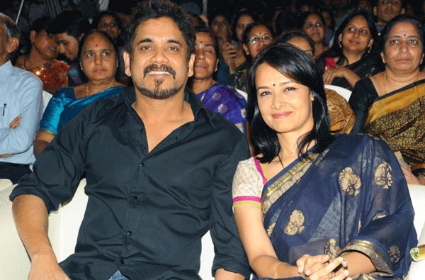 nagarjuna,amala,birthday gift,nirmala convent movie  అమలకు నాగ్ స్పెషల్ గిఫ్ట్!