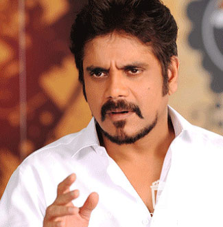 nagarjuna,annapurna studios,namo venkatesaya,s.gopala reddy,k.raghavendra rao,nagarjuna angry,nagarjuna fans  నాగార్జునకు కోపం వచ్చింది!!