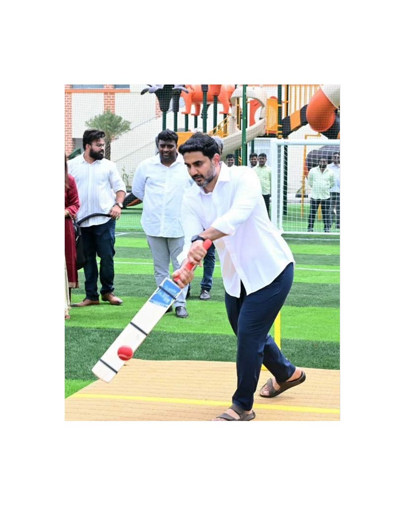 nara lokesh  బ్యాట్ పట్టిన నారా లోకేష్ 