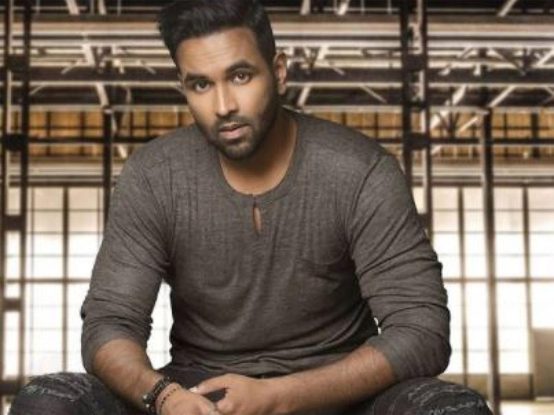 netizens,vishnu manchu,dhee movie,15 years,manchu heroes  ఏదో అనుకుంటే ఇంకేదో అయ్యింది 