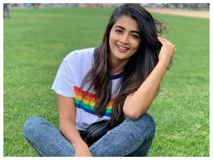 pooja hegde,remuneration,prabhas,akhil,most eligible bachelor  హీరోకంటే పూజా హెగ్డేకే ఎక్కువ పారితోషికం..!