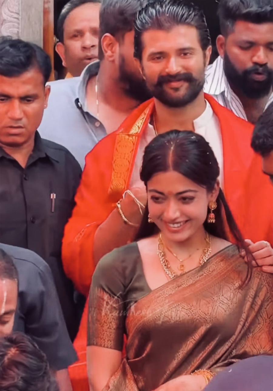 vijay  వేంకటేశ్వరుడి  ఆశీస్సులు తీసుకున్న కొత్త జంట 