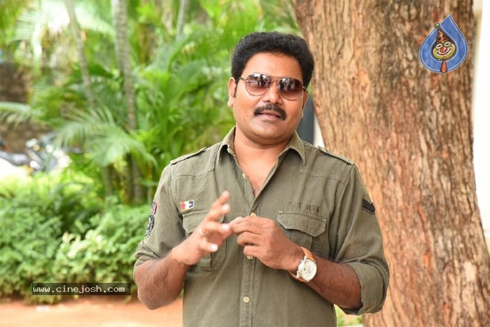 dorasani director,kvr mahindra,bananas,tollywood  కన్నీళ్లు తెప్పిస్తున్న టాలీవుడ్ డైరెక్టర్ మాటలు!